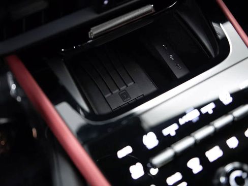 Certified 2025 Porsche Cayenne E-Hybrid AWD/4WD image 32