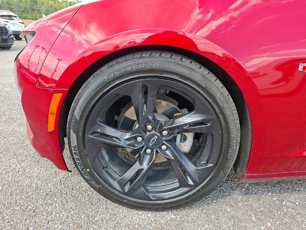 Used 2021 Chevrolet Camaro LT w/ Technology Package RWD image 10