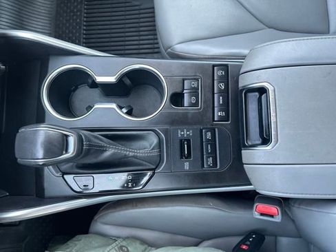 Used 2022 Toyota Highlander XLE image 21