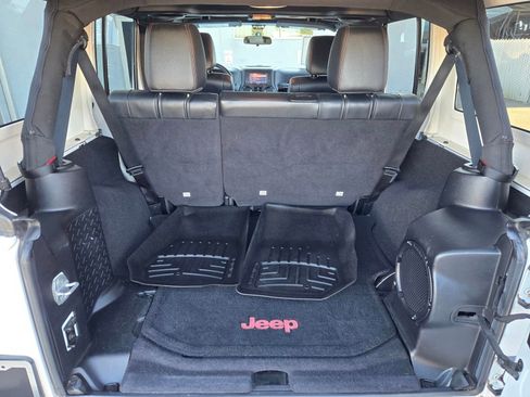 Used 2012 Jeep Wrangler Unlimited Sahara image 30