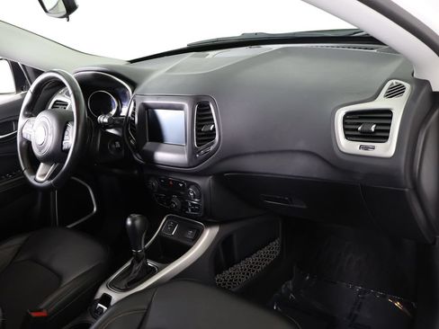 Used 2019 Jeep Compass Latitude FWD image 24