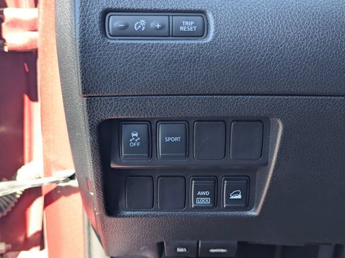 Used 2014 Nissan Rogue SV AWD/4WD image 24