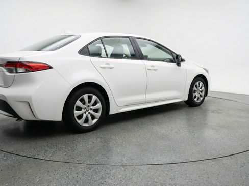 Used 2025 Toyota Corolla LE image 9
