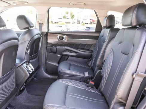 Certified 2023 Kia Sorento SX Prestige AWD/4WD image 18