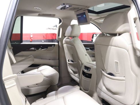 Used 2015 Cadillac Escalade Luxury AWD/4WD image 50