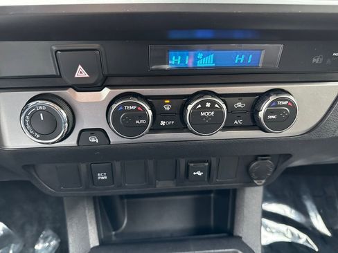 Used 2022 Toyota Tacoma SR image 31