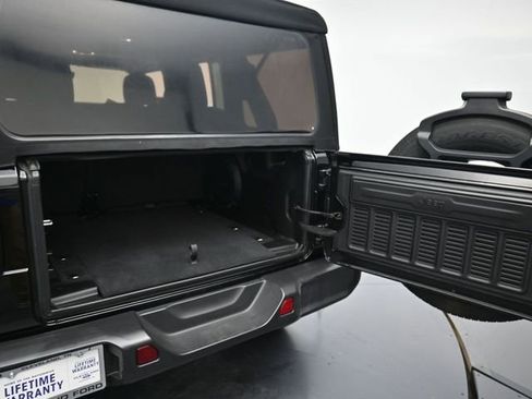 Used 2022 Jeep Wrangler Unlimited Sahara image 26