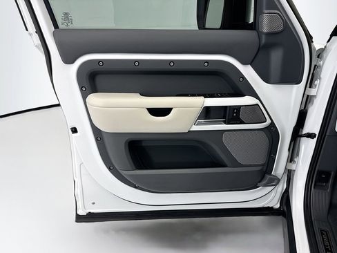 Used 2023 Land Rover Defender 130 First Edition image 23