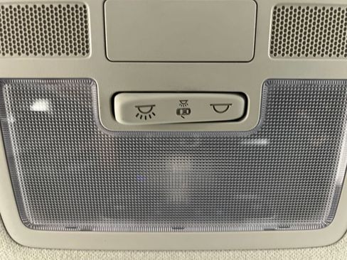 Used 2025 Hyundai Venue SE image 52