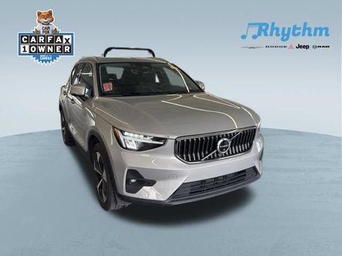 Used 2025 Volvo XC40 B5 Plus AWD/4WD image 1