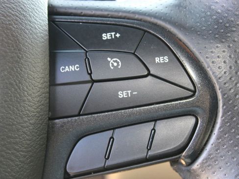 Used 2018 Dodge Durango R/T w/ Blacktop Package RWD image 28