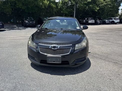 Used 2013 Chevrolet Cruze LT w/ Technology Package FWD image 2