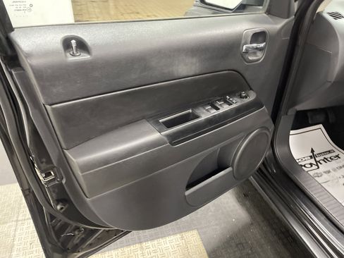 Used 2009 Jeep Patriot Sport FWD image 10
