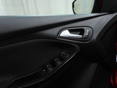Used 2018 Ford Focus Titanium FWD image 22