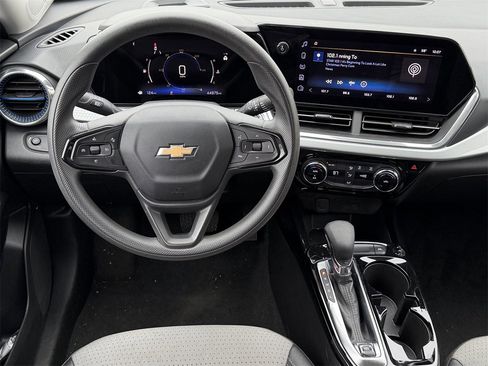 Certified 2024 Chevrolet Trax LT image 12