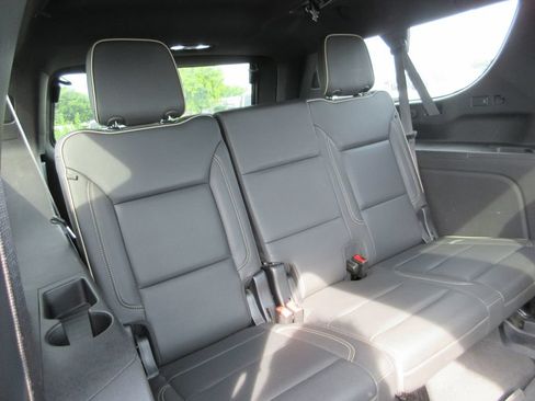 Used 2023 GMC Yukon XL SLT AWD/4WD image 27