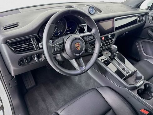 Certified 2025 Porsche Macan T image 4