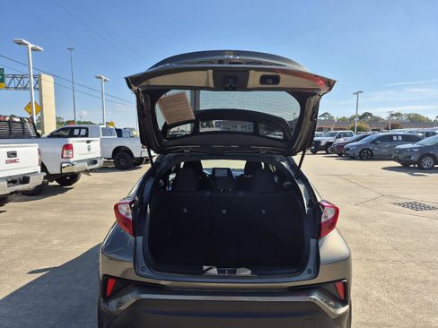 Used 2021 Toyota C-HR XLE image 11