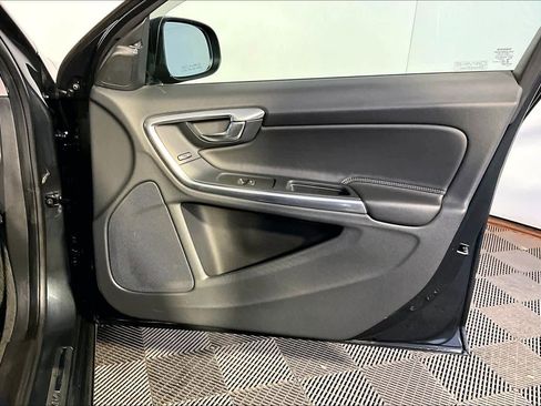 Used 2015 Volvo V60 T5 Platinum image 22