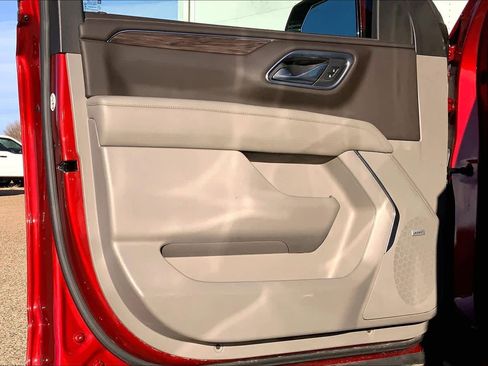 Used 2021 Chevrolet Tahoe Z71 w/ Z71 Signature Package image 21