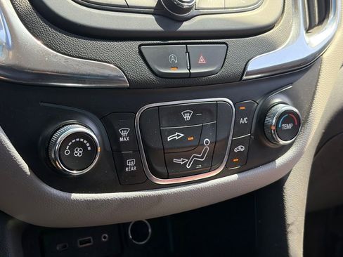 Used 2024 Chevrolet Equinox LS w/ LS Convenience Package FWD image 9