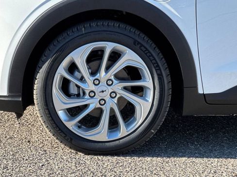 New 2027 Chevrolet Bolt LT w/ Comfort Package image 25