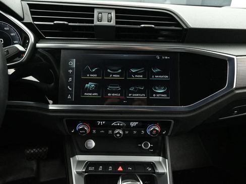 Used 2020 Audi Q3 2.0T Premium Plus w/ Premium Plus Package AWD/4WD image 30