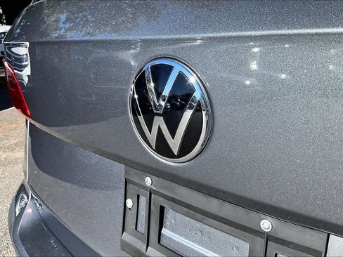 Used 2023 Volkswagen Taos SE image 33