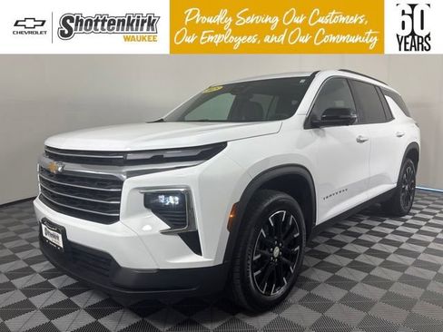 Used 2025 Chevrolet Traverse LT w/ Sun and Wheel Package AWD/4WD image 1