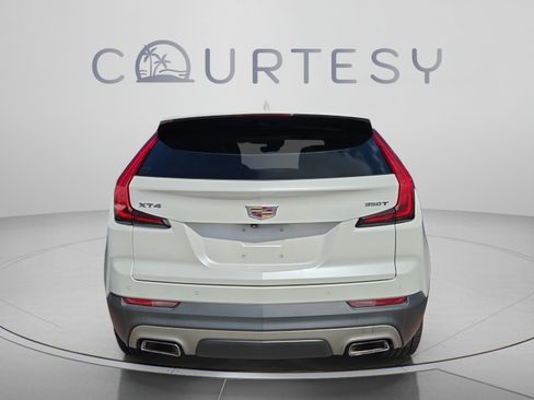 Used 2020 Cadillac XT4 Premium Luxury w/ Enhanced Visibility Package FWD image 2