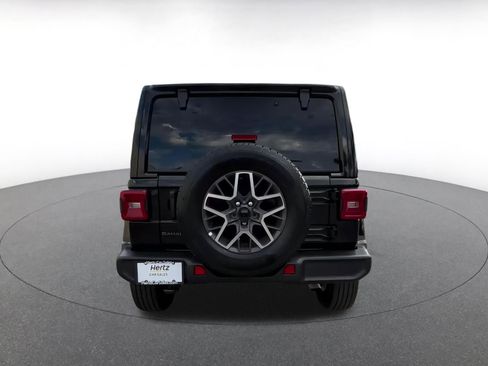 Used 2025 Jeep Wrangler Sahara image 12