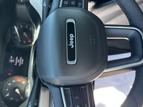 Used 2025 Jeep Compass Limited AWD/4WD image 16