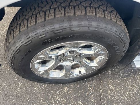 Used 2015 RAM 1500 Laramie w/ Convenience Group image 9