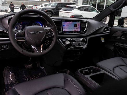 New 2026 Chrysler Pacifica Select AWD/4WD image 15