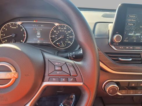 Used 2024 Nissan Altima 2.5 SV FWD image 11