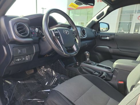 Used 2020 Toyota Tacoma TRD Sport AWD/4WD image 19