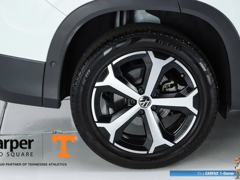 Used 2025 Volkswagen Tiguan SE w/ Panoramic Sunroof Package AWD/4WD image 13