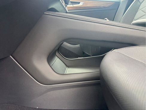 Used 2025 Volkswagen Atlas SE image 34