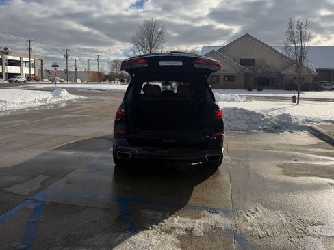 Used 2019 BMW X7 xDrive50i w/ M Sport Package image 8