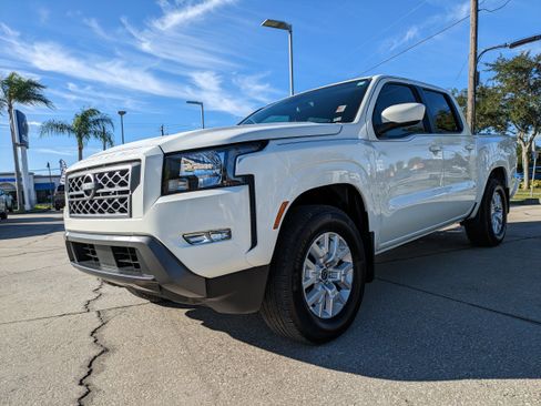 Used 2024 Nissan Frontier SV w/ SV Convenience Package image 8