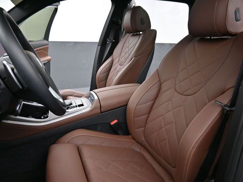 Used 2024 BMW X5 xDrive40i w/ Premium Package image 11