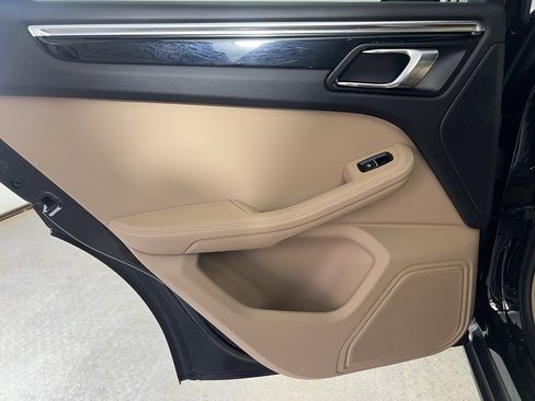 Certified 2025 Porsche Macan image 26