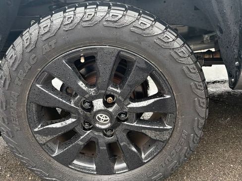 Used 2021 Toyota Tundra Limited w/ Limited Premium Package AWD/4WD image 17