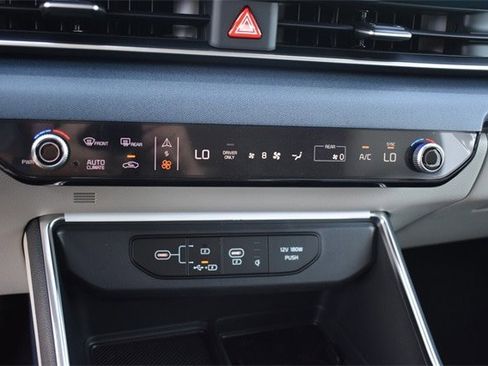 New 2026 Kia Carnival EX image 32