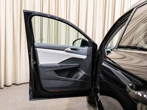New 2026 Volkswagen Taos SEL AWD/4WD image 8