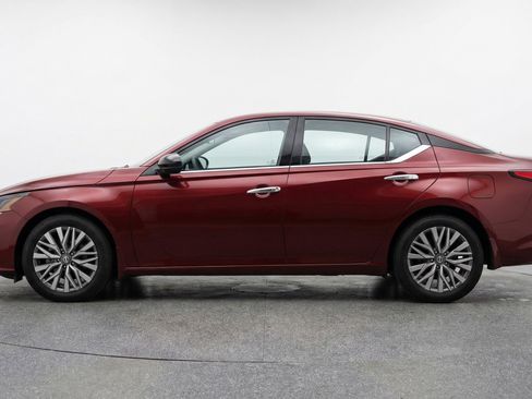 Used 2025 Nissan Altima 2.5 SV FWD image 5