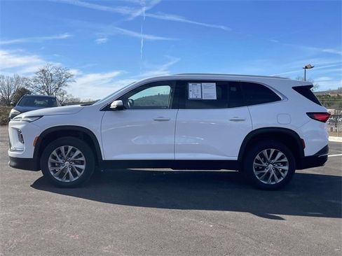 Used 2025 Buick Enclave Preferred image 6