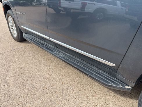 Used 2021 GMC Yukon XL SLT w/ SLT Luxury Package image 11