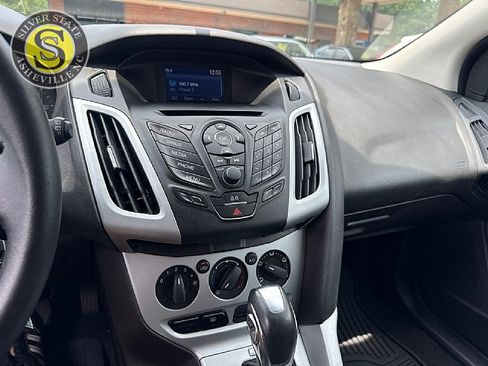 Used 2014 Ford Focus SE w/ Equipment Group 201A FWD image 20