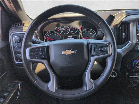 Used 2022 Chevrolet Silverado 1500 LT AWD/4WD image 6